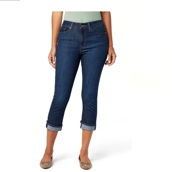 Levi’s Signature Capri Jeans - Picture 1 of 9